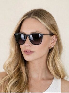 Ray-Ban
RB4171 ERIKA Polarized In Black.